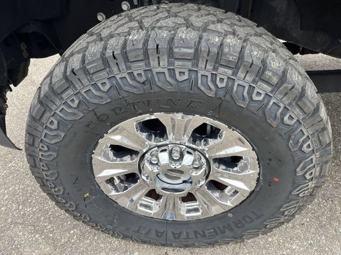 Used 2019 Ford F250 XLT w/ XLT Premium Package AWD/4WD image 16