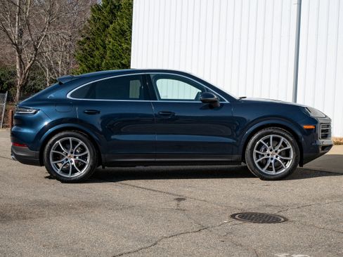 New 2026 Porsche Cayenne Coupe AWD/4WD image 8