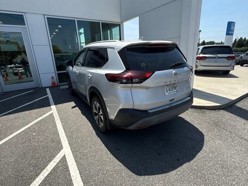 Used 2021 Nissan Rogue SV w/ Premium Package FWD image 3