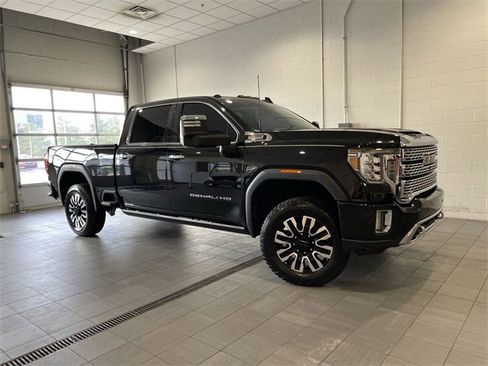 Used 2023 GMC Sierra 3500 Denali w/ Denali Black Diamond Edition image 6