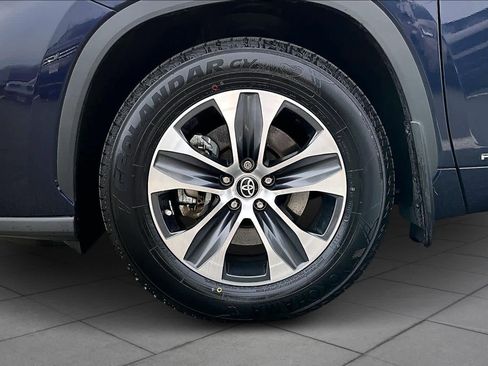 Used 2022 Toyota Highlander XLE image 11