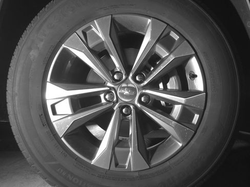 Used 2025 Chevrolet Equinox LT FWD image 13