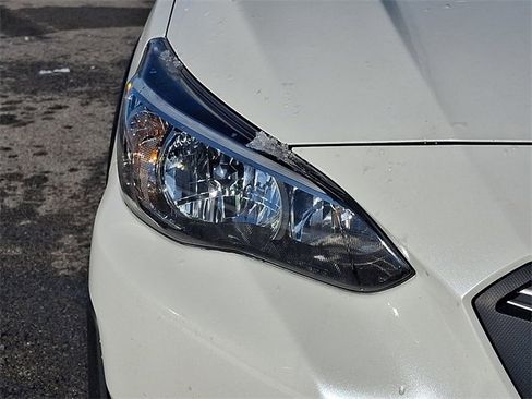 Used 2022 Subaru Crosstrek 2.0i Premium w/ Moonroof Package image 12