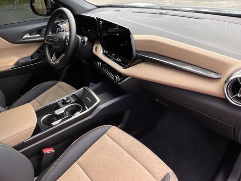 Used 2025 Chevrolet Equinox ACTIV image 15