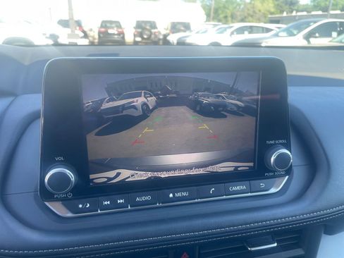 Used 2025 Nissan Rogue SV image 25