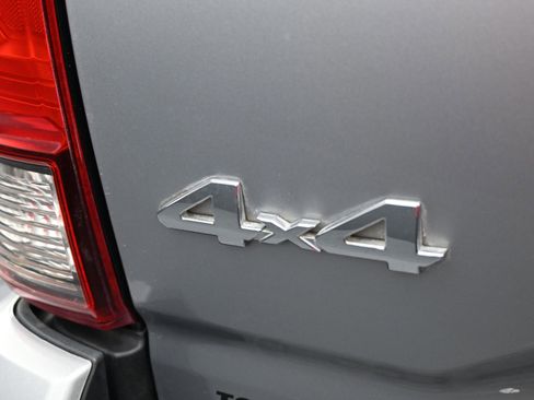 Used 2019 Toyota Tacoma SR w/ SR Convenience Package image 38