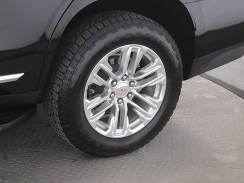Used 2023 GMC Yukon SLT w/ SLT Premium Package AWD/4WD image 14