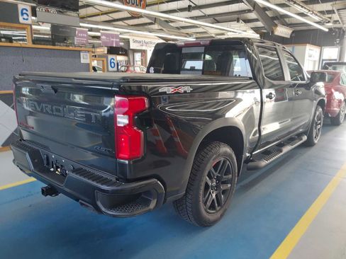 Used 2021 Chevrolet Silverado 1500 RST w/ Redline Edition AWD/4WD image 2