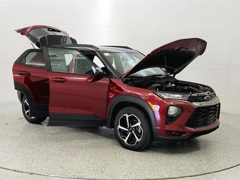 Used 2023 Chevrolet TrailBlazer RS w/ Technology Package AWD/4WD image 9