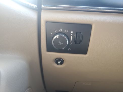 Used 2019 Jeep Grand Cherokee Limited image 25