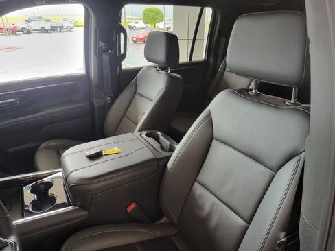 Used 2026 Chevrolet Suburban LT w/ Comfort Package AWD/4WD image 11