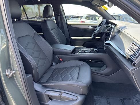 Used 2026 Volkswagen Atlas Cross Sport SE w/ Panoramic Sunroof Package AWD/4WD image 35