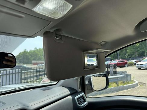 Used 2019 Nissan Titan SV AWD/4WD image 18