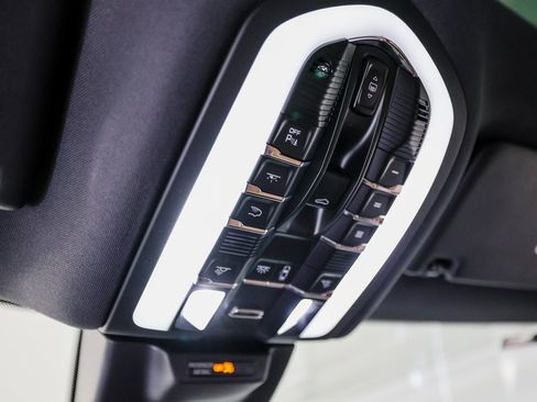 Certified 2023 Porsche Macan image 21