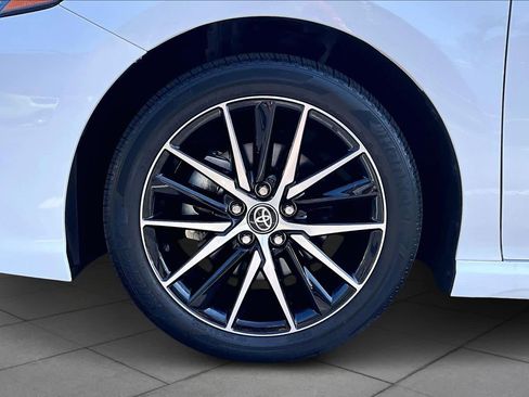 Used 2023 Toyota Camry SE w/ Convenience Package image 11