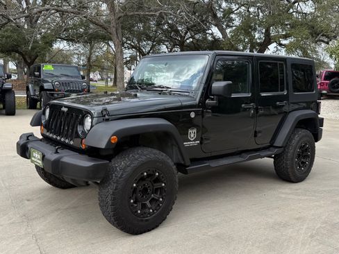 Used 2012 Jeep Wrangler Unlimited Sport image 3