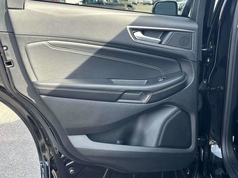 Used 2022 Ford Edge Titanium image 16