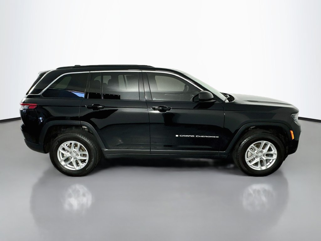 Used 2025 Jeep Grand Cherokee Laredo X RWD image 8