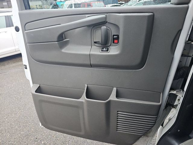 Used 2014 Chevrolet Express 2500 RWD image 16