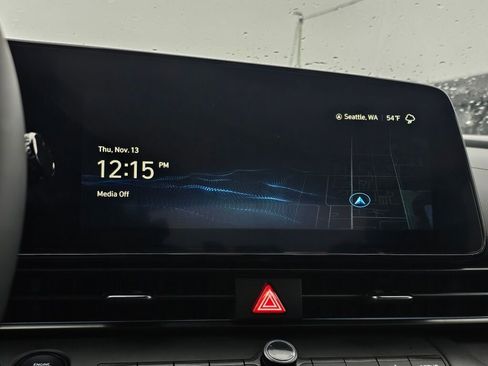 Used 2025 Hyundai Elantra SEL image 18