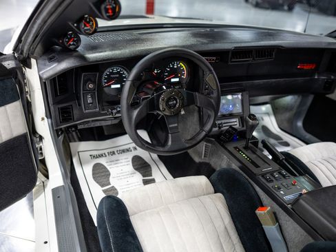 Used 1989 Chevrolet Camaro IROC-Z image 32