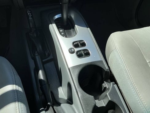 Used 2005 Jeep Liberty Limited AWD/4WD image 27