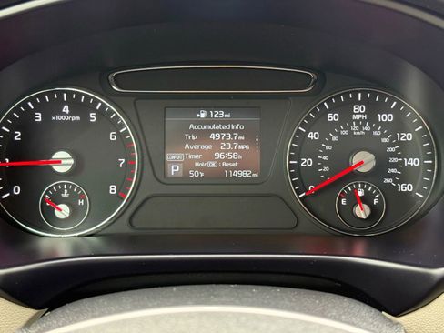 Used 2019 Kia Sorento LX image 28