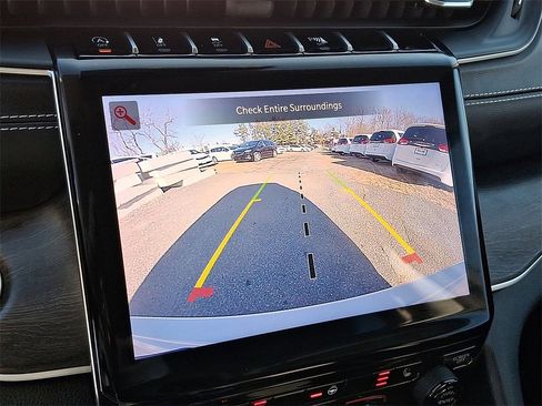 Certified 2023 Jeep Grand Cherokee Limited w/ Black Appearance Package image 15