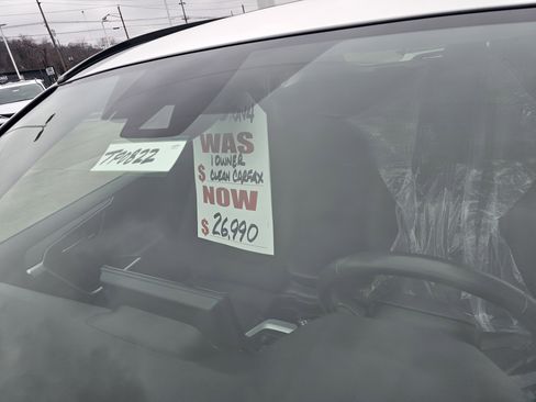 Used 2021 Toyota RAV4 XLE w/ Convenience Package image 28