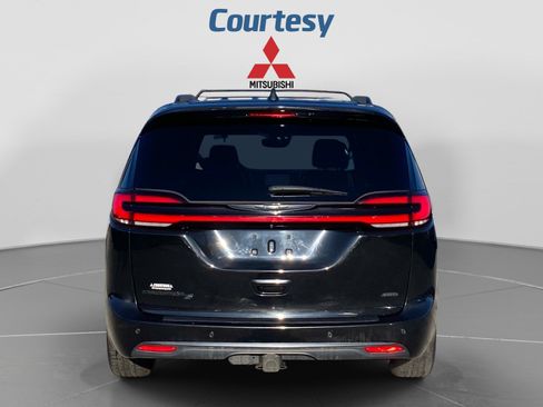 Used 2021 Chrysler Pacifica Touring-L w/ Premium & Safety Sphere Group AWD/4WD image 4