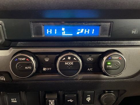 Used 2023 Toyota Tacoma TRD Sport AWD/4WD image 17