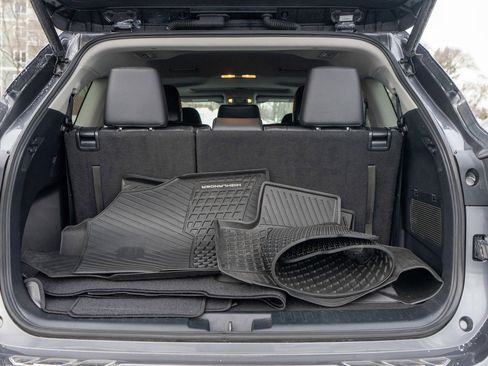 Used 2022 Toyota Highlander XLE image 9