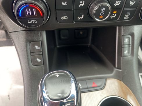 Used 2019 GMC Acadia SLE image 16