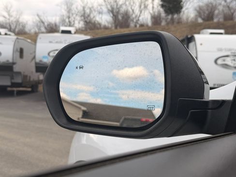 Used 2026 Chevrolet Traverse LT image 10