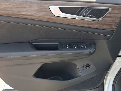 Used 2024 Volkswagen Atlas SEL Premium R-Line image 12