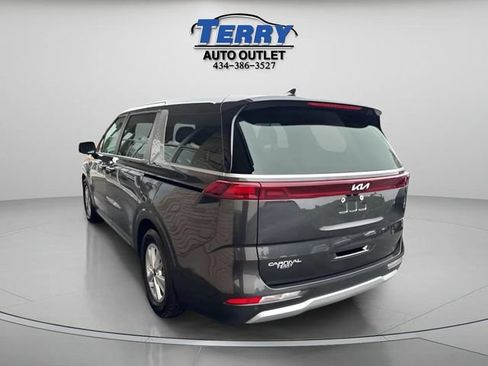Used 2024 Kia Carnival LX FWD image 5
