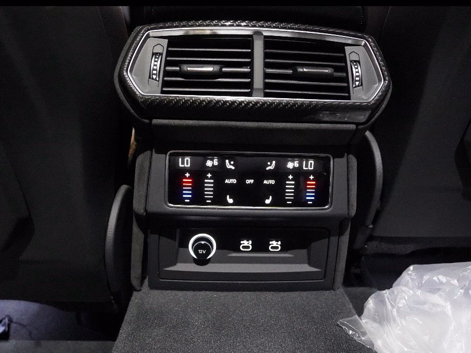 Used 2025 Lamborghini Urus SE AWD/4WD image 18