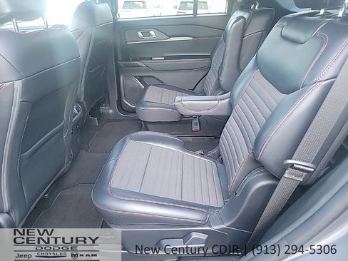 Used 2025 Ford Explorer ST-Line AWD/4WD image 17