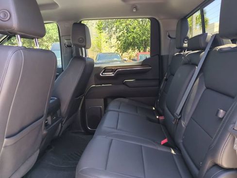 Used 2024 Chevrolet Silverado 1500 LT Trail Boss w/ LT Trail Boss Premium Package AWD/4WD image 16