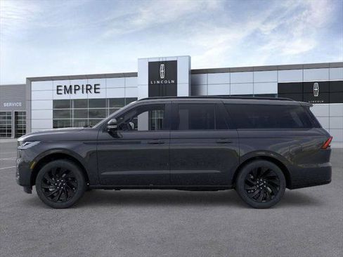 New 2026 Lincoln Navigator L Reserve w/ Jet Appearance Package image 3