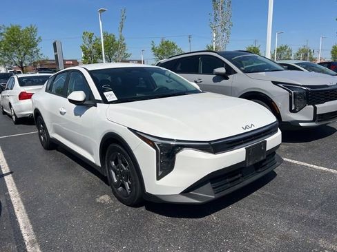 Certified 2025 Kia K4 LXS image 2