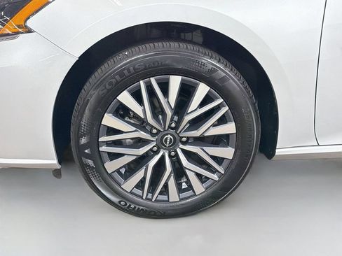 Used 2024 Nissan Altima 2.5 SV AWD/4WD image 30
