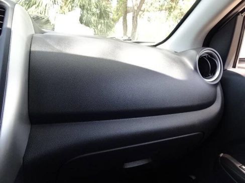 Used 2018 Nissan Versa SV image 38