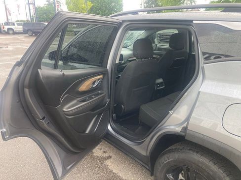 Certified 2019 GMC Terrain SLE w/ Driver Convenience Package FWD image 11