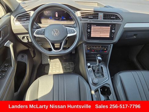 Used 2024 Volkswagen Tiguan SE AWD/4WD image 15