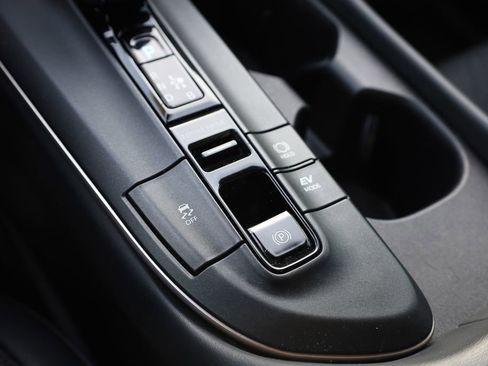 Used 2023 Toyota Crown XLE image 29