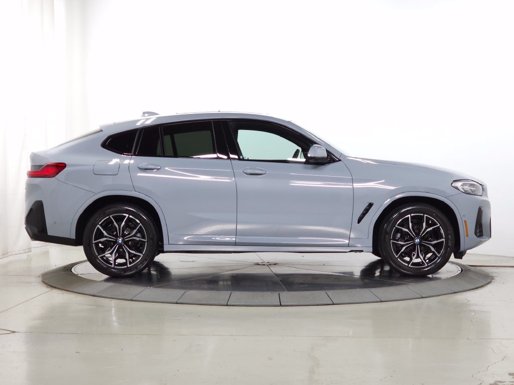 Used 2025 BMW X4 xDrive30i w/ M Sport Package AWD/4WD image 12
