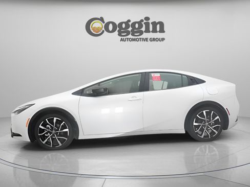 New 2026 Toyota Prius Plug-In Hybrid image 6