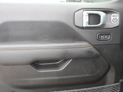 Used 2021 Jeep Gladiator Overland AWD/4WD image 7