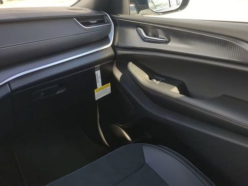 New 2025 Jeep Grand Cherokee 4WD image 20